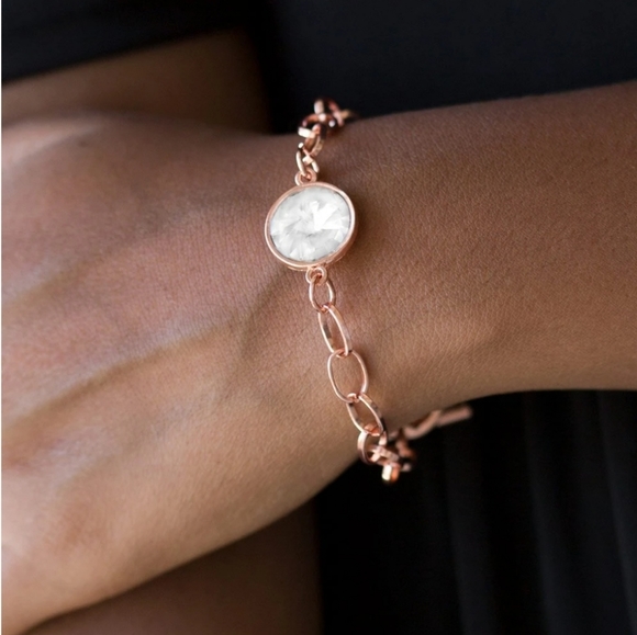 SHE SPARKLES ON Set - Picture 5 of 6